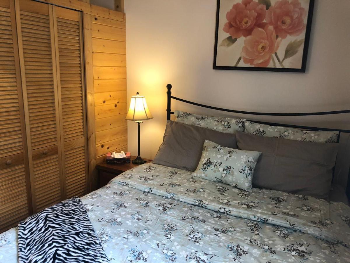 University Cabana Inn Victoria Bagian luar foto